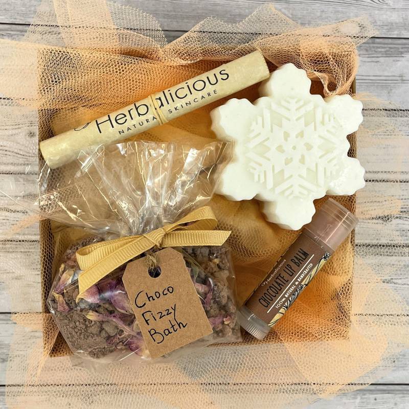 Weihnachtsschoko Geschenkbox Für Freundin Mit Schokoladen Fizzy Badebad, Bio Lippenbalsam, Naturseife, Weihnachtsgeschenk Frauen von MyHerbalicious