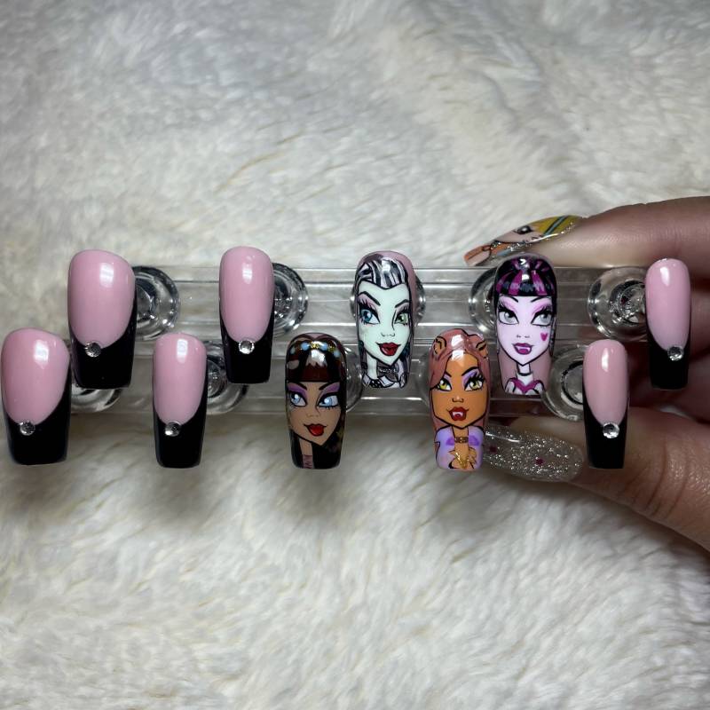 Monster High Press On Nails von MyLaLaNails