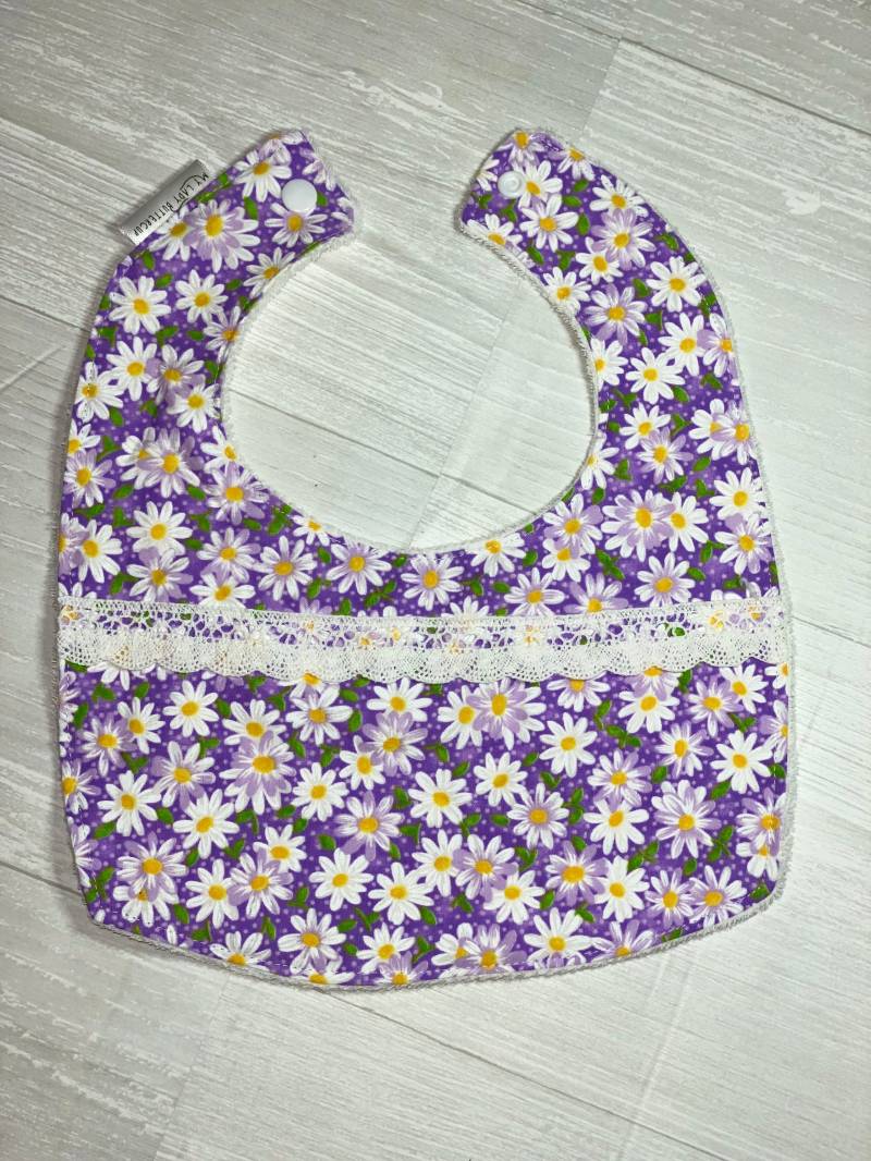 Lavendel Daisy Bib von MyLadyButtercup