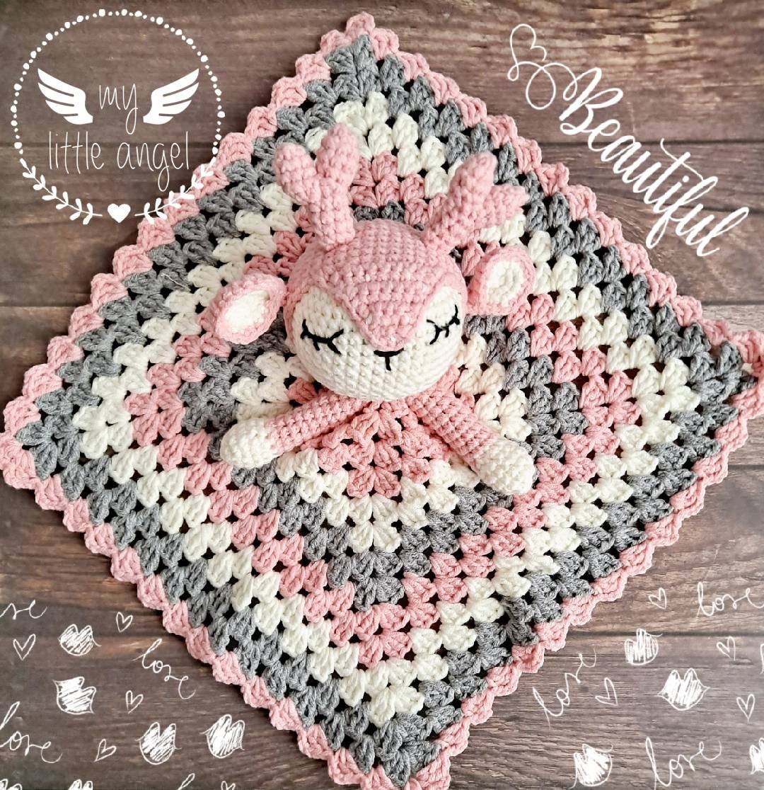 Schöne Handgemachte Häkeln Elch/Hirsch Tröster | Baby Junge Mädchen Baby-Dusche-Geschenk Pink/Blau Rassel von MyLittleAngelGB