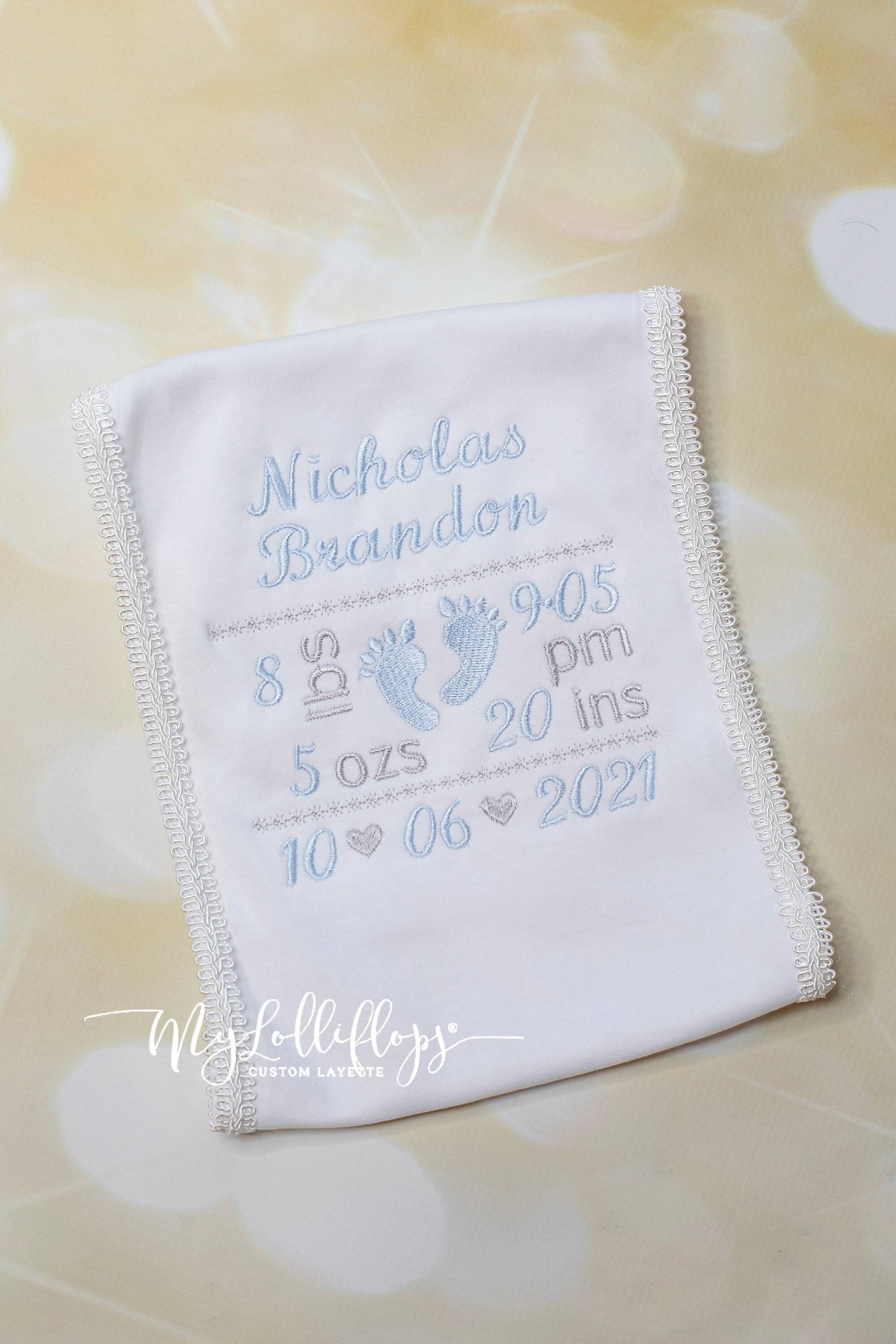 Baby Boy Geschenk Neue Neugeborenen Geburtsankündigung Gesticktes Weiß Spucktuch Personalisiert Für von MyLolliflopsLLC