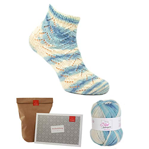 Socken Strick-Set -Oma Siggis Wolkentraum blau- Sockengarn - Strickset Socken - Sockengarn blau - Anleitung zum Socken Stricken + GRATIS Label - Sockenwolle Farbverlauf – Sockenstrickset von Myoma von My Oma