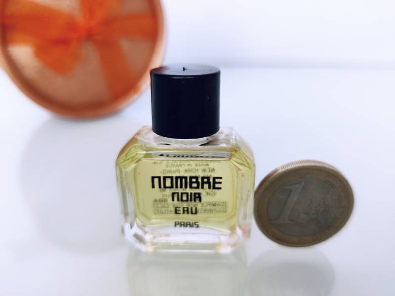 Miniatur "Nombre Noir" Eau | 1982 Shiseido Perfume Mini 4 Ml/1/4 Us Fl.oz Vintage Women No Box." von MyVintageGadgets