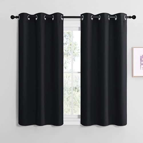 NICETOWN Scheibengardinen Blickdicht Vorhang Schwarz Kurze Gardinen mit Ösen 2er Set H120 x B107 cm Küchengardinen Fenster Gardine Thermo Vorhänge Kurzgardine Verdunkelungsvorhang, H120 x B107 cm von NICETOWN