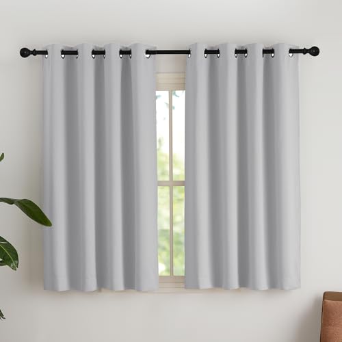 NICETOWN Verdunkelungsvorhang Ösen Gardinen Wohnzimmer Kurz Vorhang Hellgrau Fenstergardinen Modern Vorhang Kurz Blickdicht Kurzgardine Schlafzimmer 2er Set Thermal Curtains, H145 x B140 cm von NICETOWN