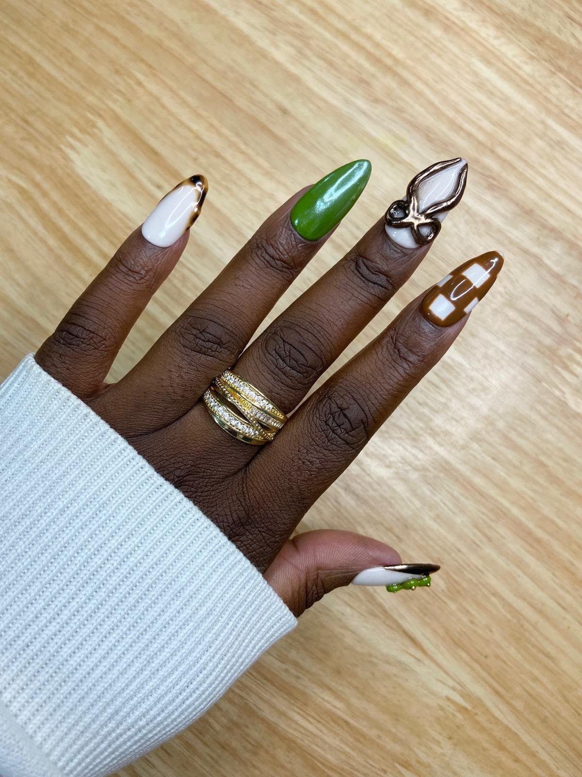 Dirty Martini Inspirierte Press On Nails, Grüne Und Gold Olive Nails von NailAffairbyLeah