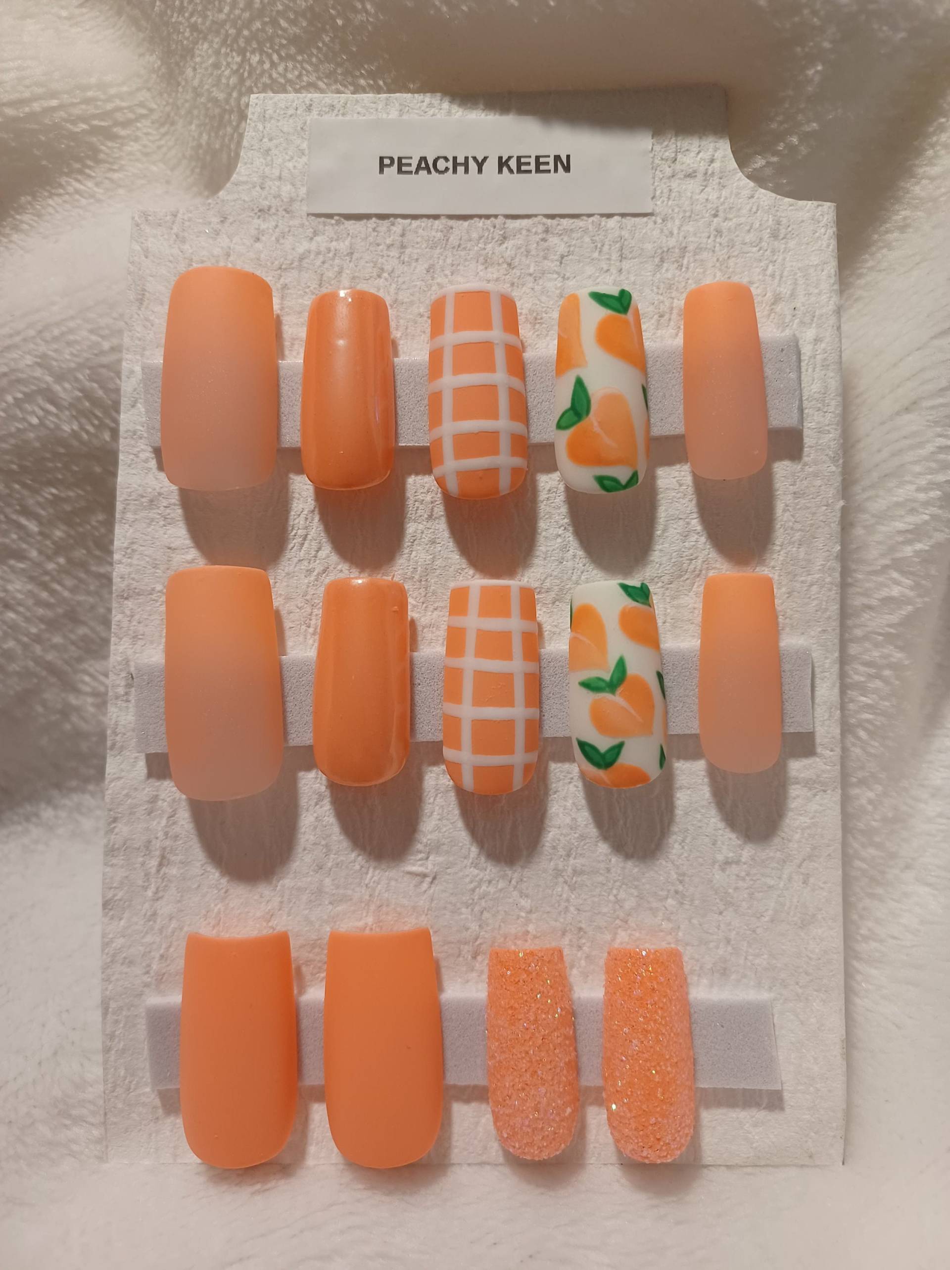 Peachy Keen | Komplettes Nagelset von NailMePressOns