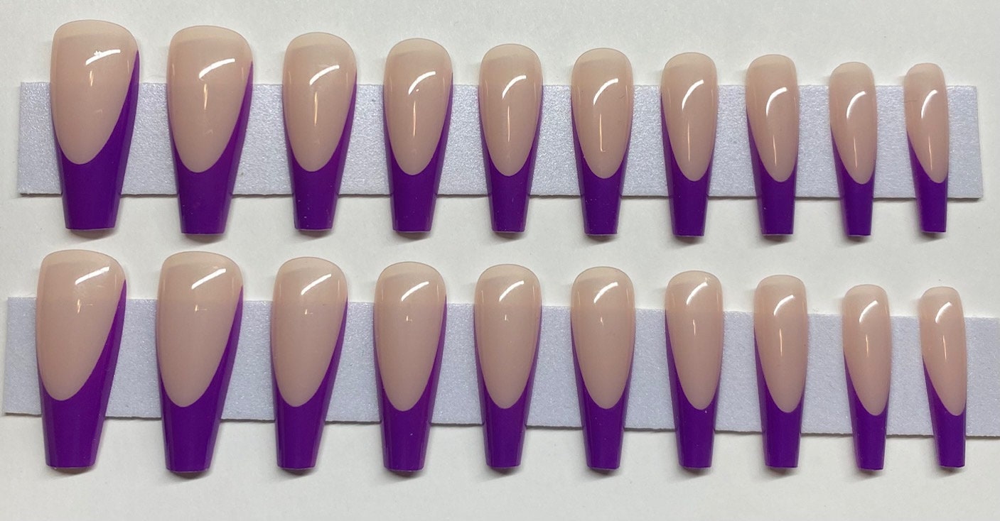 Akt Mit Lila Französisch Tip X Long Coffin Press On Nail Kit von NailditbyTara