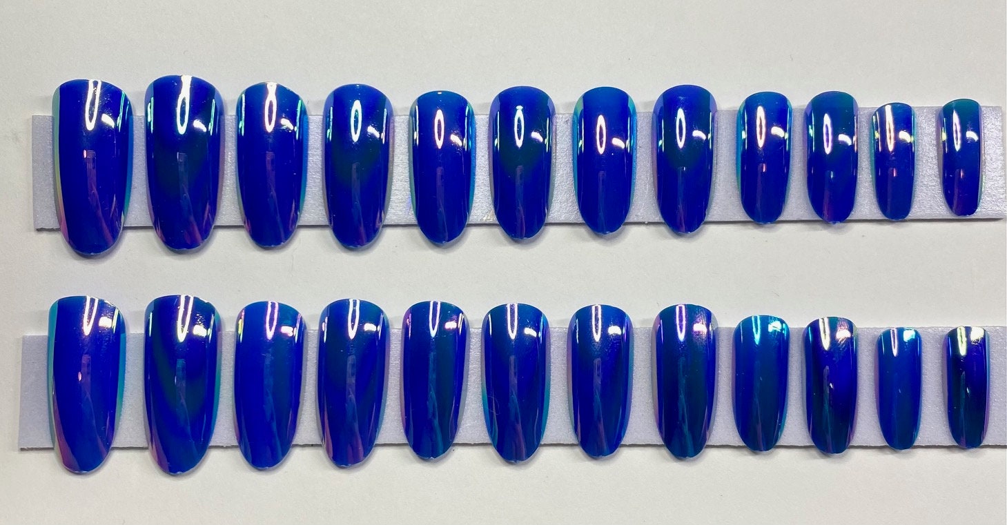 Blau Irisierendes Chrom Spiegel Finish Lange Mandel Presse Auf Den Nagel Kit von NailditbyTara