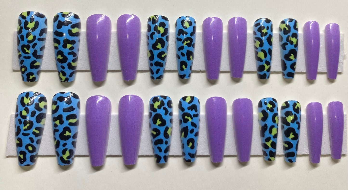 Blau Mit Neon Gelb Animal Print Und Lila X Long Press On Nail Kit von NailditbyTara