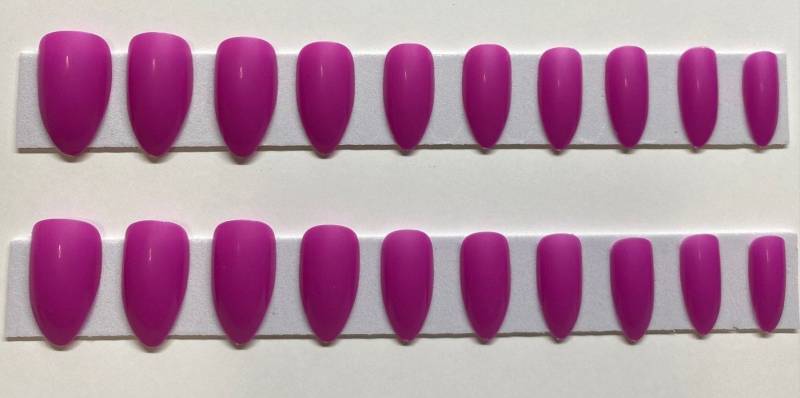 Fuchsia, Magenta Medium Stiletto Drücken Sie Auf Den Nagel Kit von NailditbyTara