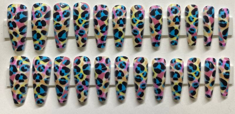 Gelb, Pink, Blau Und Pfirsich Animal Print Xl Sarg Press On Nagel Kit von NailditbyTara