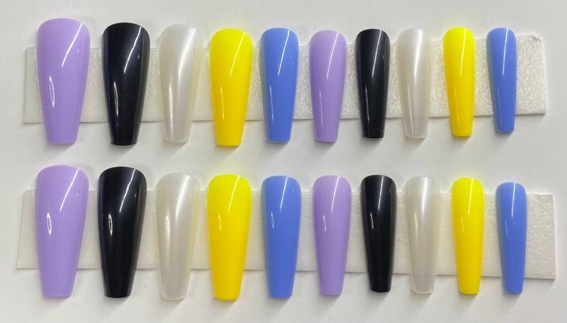 Helllila, Schwarz, Perlweiß, Gelb Und Singelb Blau Xl Coffin Press On Nail Kit von NailditbyTara