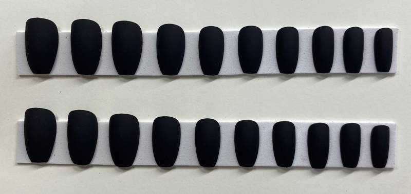 Matte Black Medium Coffin Drücken Sie Auf Den Nagel Kit von NailditbyTara