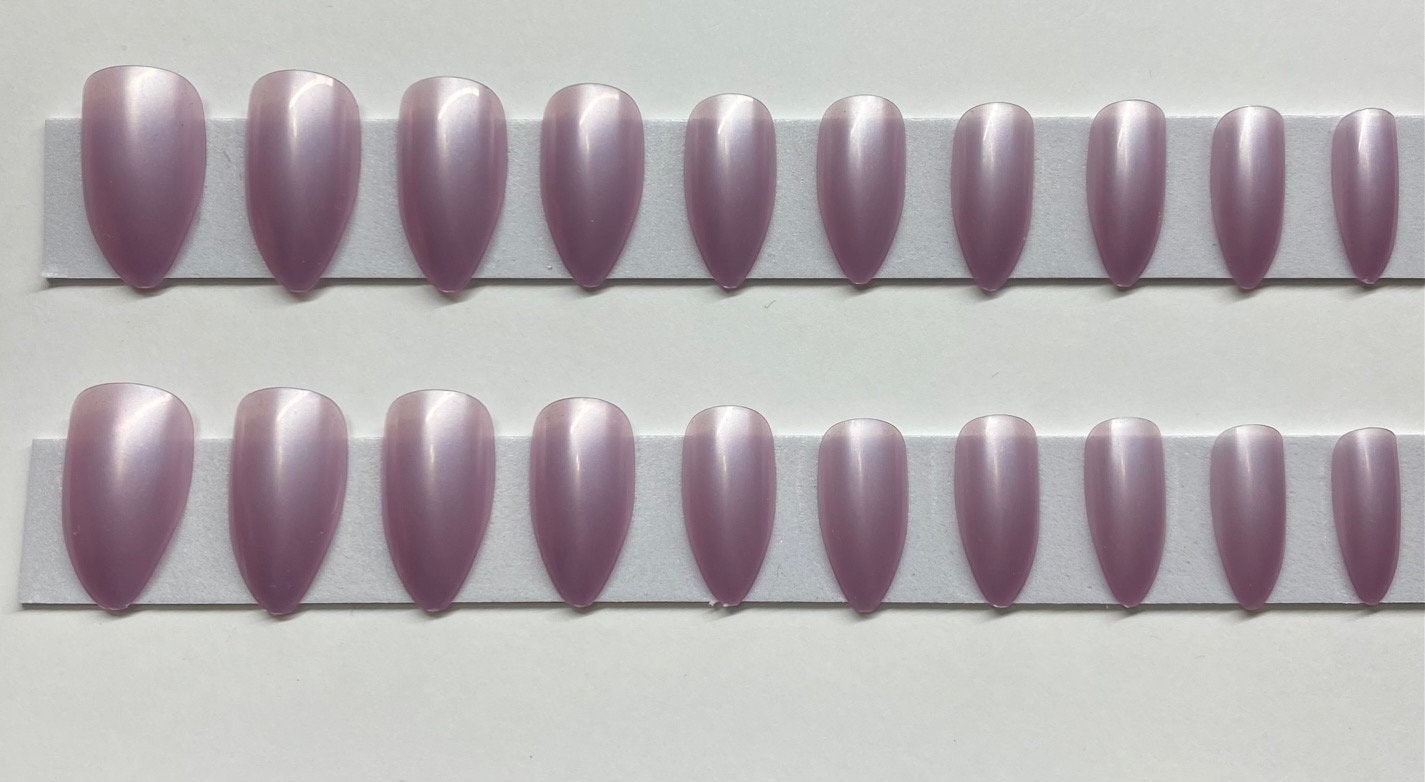 Pearly Sheer Light Purple Stiletto Drücken Sie Auf Den Nagel Kit von NailditbyTara