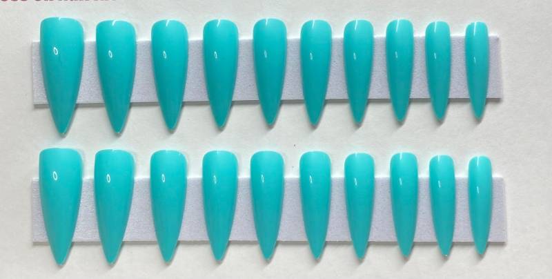 Türkis, Hellblau Xl Stiletto Press On Nagel Kit von NailditbyTara