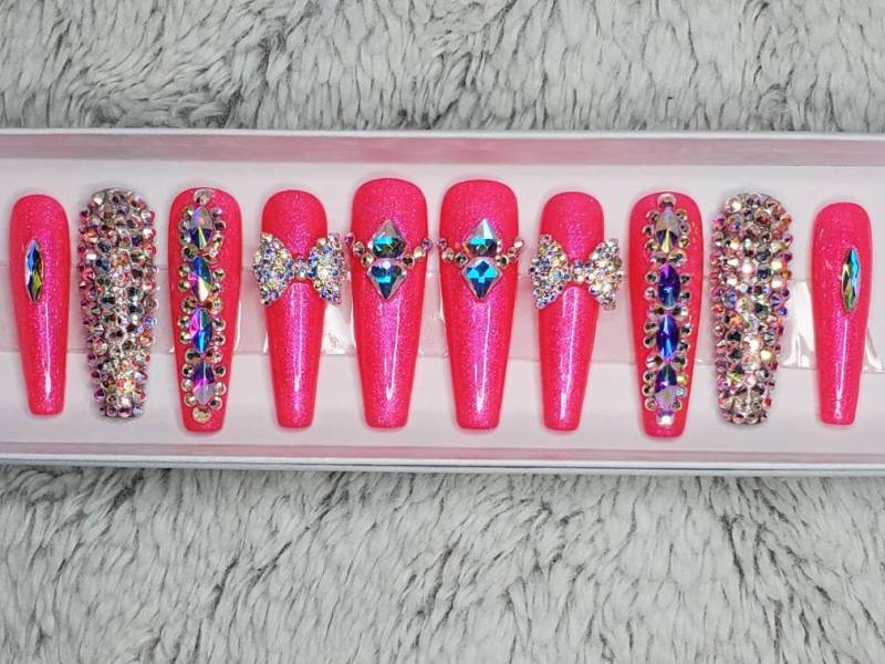 Super Bling Heiße Rosa Glitzer Nägel Extra Langen Sarg in Stiletto Quadrat & Oval Eislange Barbie Kristall Diamant Luxus Presse Auf von NailedByRachel