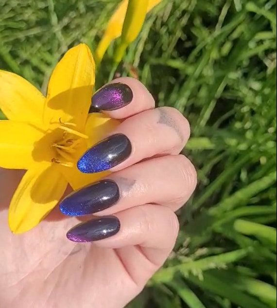 Mandel-Press-On-Nägel Mit Cat-Eye Effekt von NailsByRosalieWagner