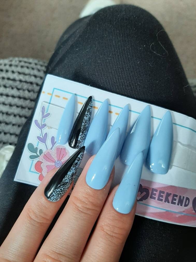 Blaue Spitze von Nailseeekend