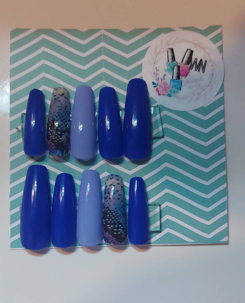 Blauer Schlangenprint von Nailseeekend