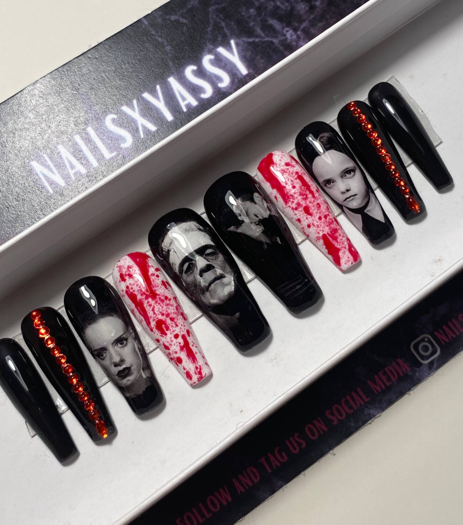 Adams Family Und Frankenstein Freundin Halloween Nails von Nailsxyassy