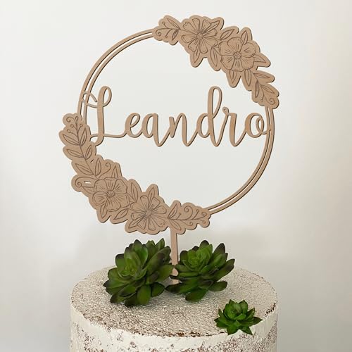 Personalisierbarer Holz-Cake-Topper - Blumenkranz Tortendeko mit Namen - Perfekt für Geburtstage, Taufe und Feiern von Namofactur