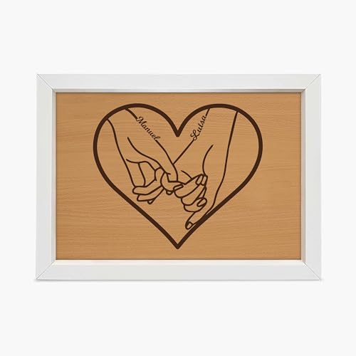 Personalisiertes Hochzeitsgeschenk "Sie & Ihn" - Hand-Motiv, Mit Namen des Brautpaares, 20x30 cm Bilderrahmen in Weiß, MDF Holz Buche Dekor, Zum Aufstellen oder Aufhängen von Namofactur