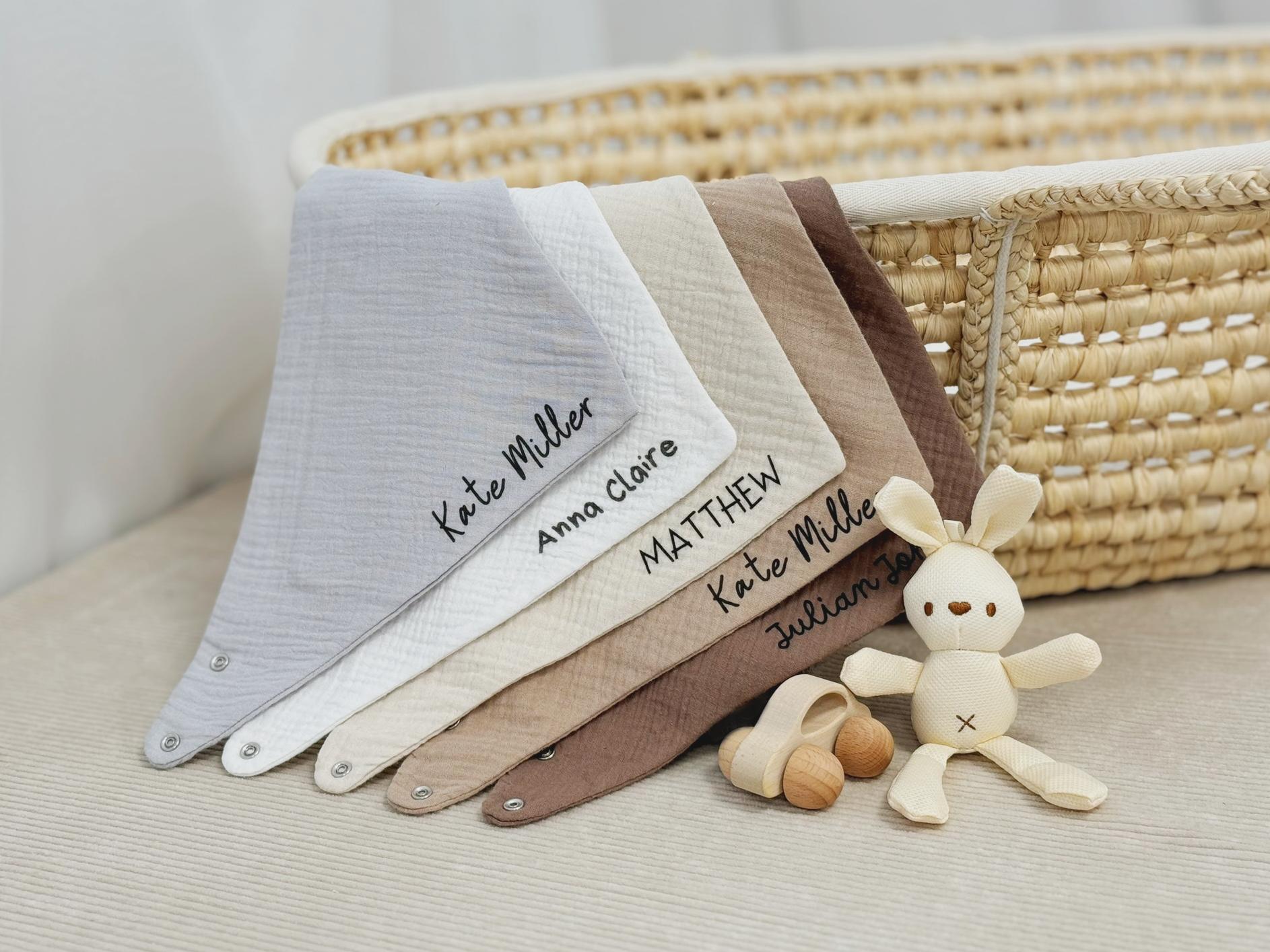 Set 5 Stück Personalisierbar Musselin Baby Und Kleinkind Halstücher Dreieckstücher Spucktücher Baumwolle Lätzchen Gaze, Geschenk von NaturalCuddles