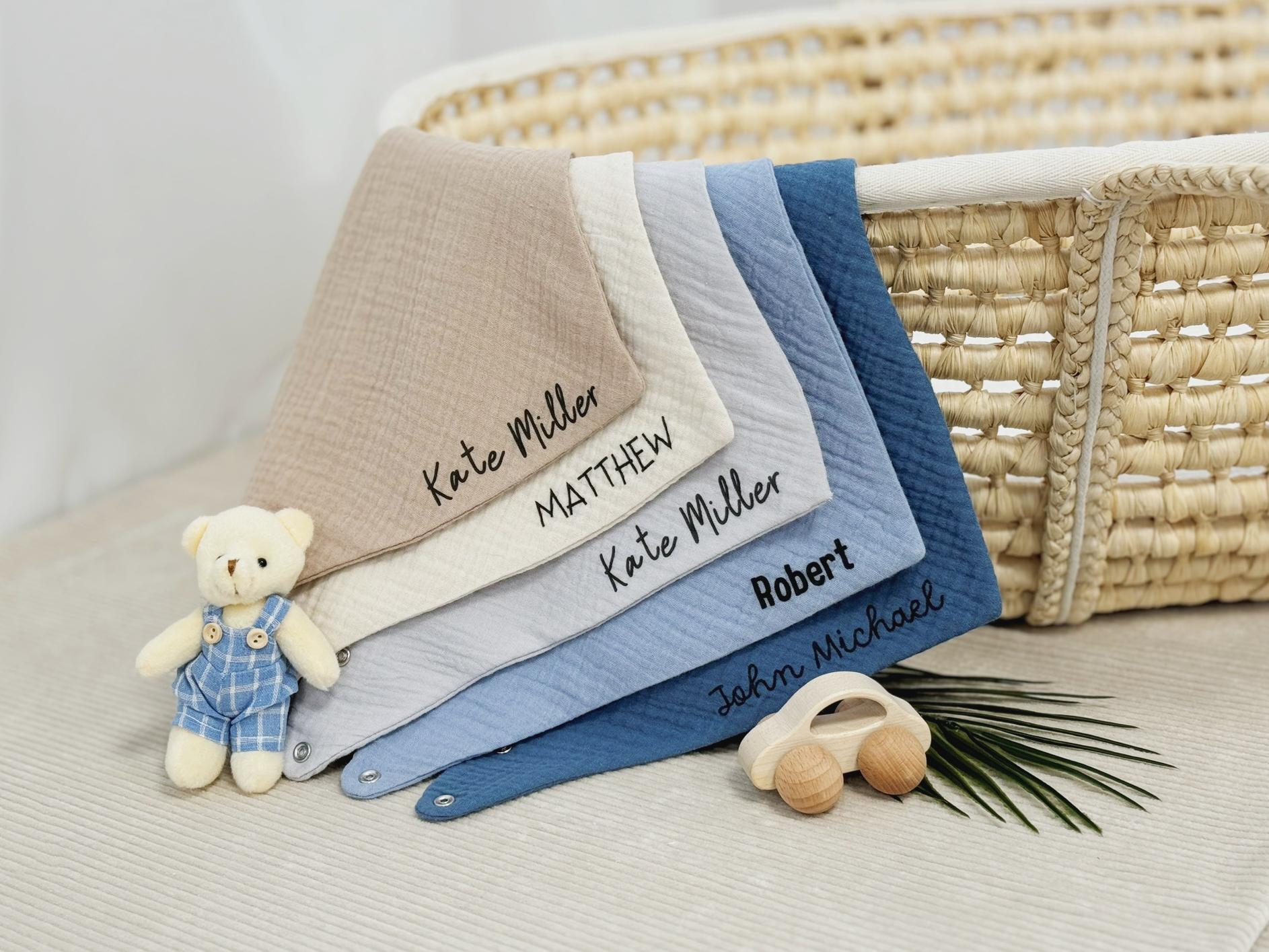 Set Mit 5 Personalisierten Babylätzchen, Weiche & 100% Wasserdichte Sabberlätzchen, Kleinkind-Bandana-Lätzchen - Perfektes Babygeschenk von NaturalCuddles