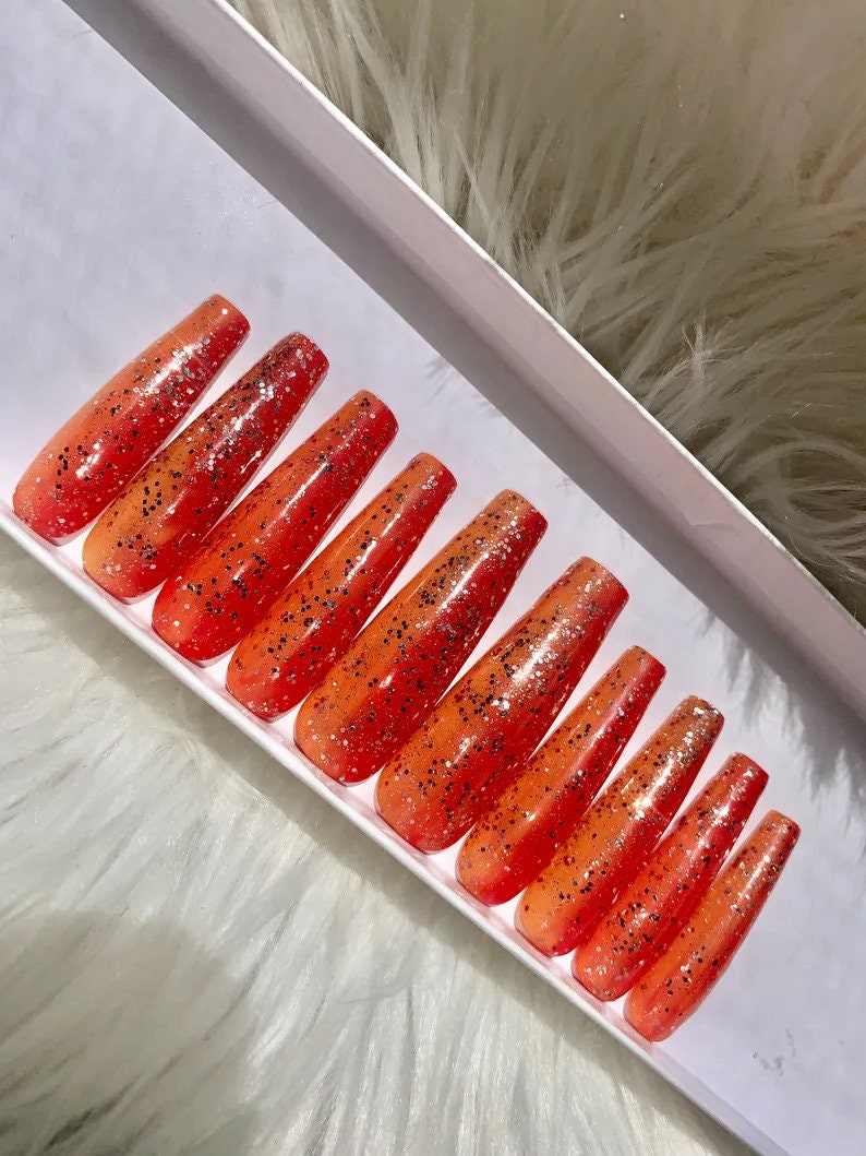 Rot Orange Ombré Glitter Press On Nails von NayNailedItPressOns