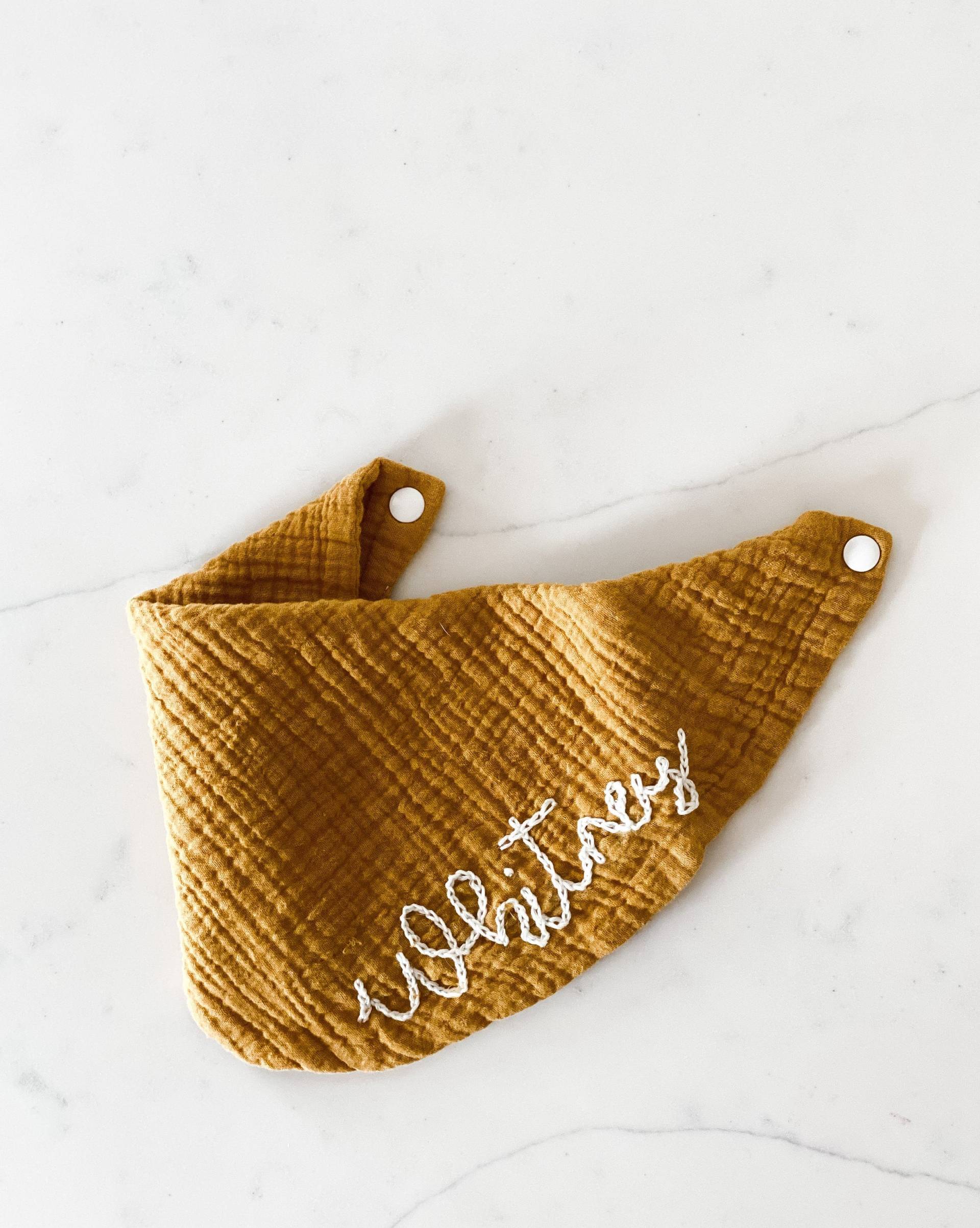 Personalisierte Hand Bestickt Infinity Bandana Baby Sabber Lätzchen - Baumwolle Musselin von NeckNames