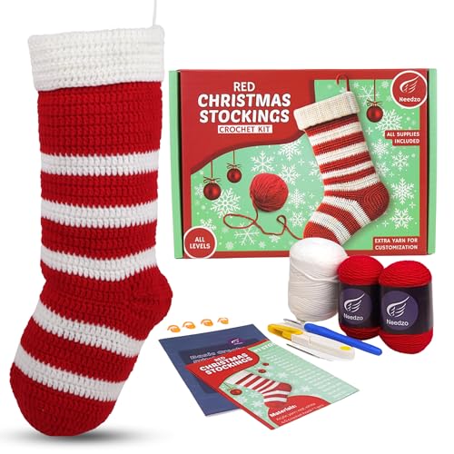 Roter Weihnachtsstrumpf Häkelset, DIY Amigurumi Handwerk Stricken Starter Set, Schritt-für-Schritt-Video-Tutorials und gedruckte Anleitung, extra Garn für Namen von Needzo