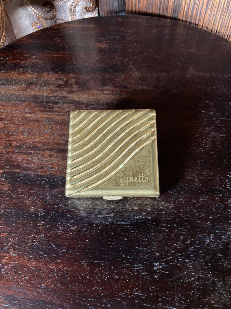 Vintage Estée Lauder Schminktup Compact von NevermoreAntiques