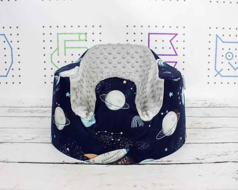 Space Navy Bumbo Sitzbezug, Handgefertigter Bezug Für Floor Sitz Bumbo, Blast Off Fitted | Neu von NuvaArt