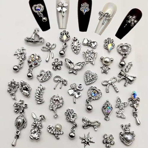 Silber Nail Charms,50 Stück Memischte 3D Perlen Strasssteine Schmetterling Schleifen Luxus Metal Nagelkunst Charms,Legierung Nagelsteine Nägel Zubehör für Mädchen DIY Maniküre Design(C Muster Silber) von OTKARXUS