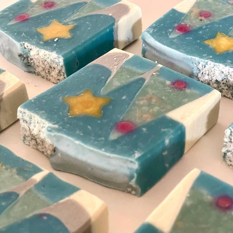 Merry Christmas Naturseife Geschenk Handgemacht Vegan Beauty Wellness Soap Bar Weihnachtsgeschenk Für Sie Und Ihn von OldPharmacySabina