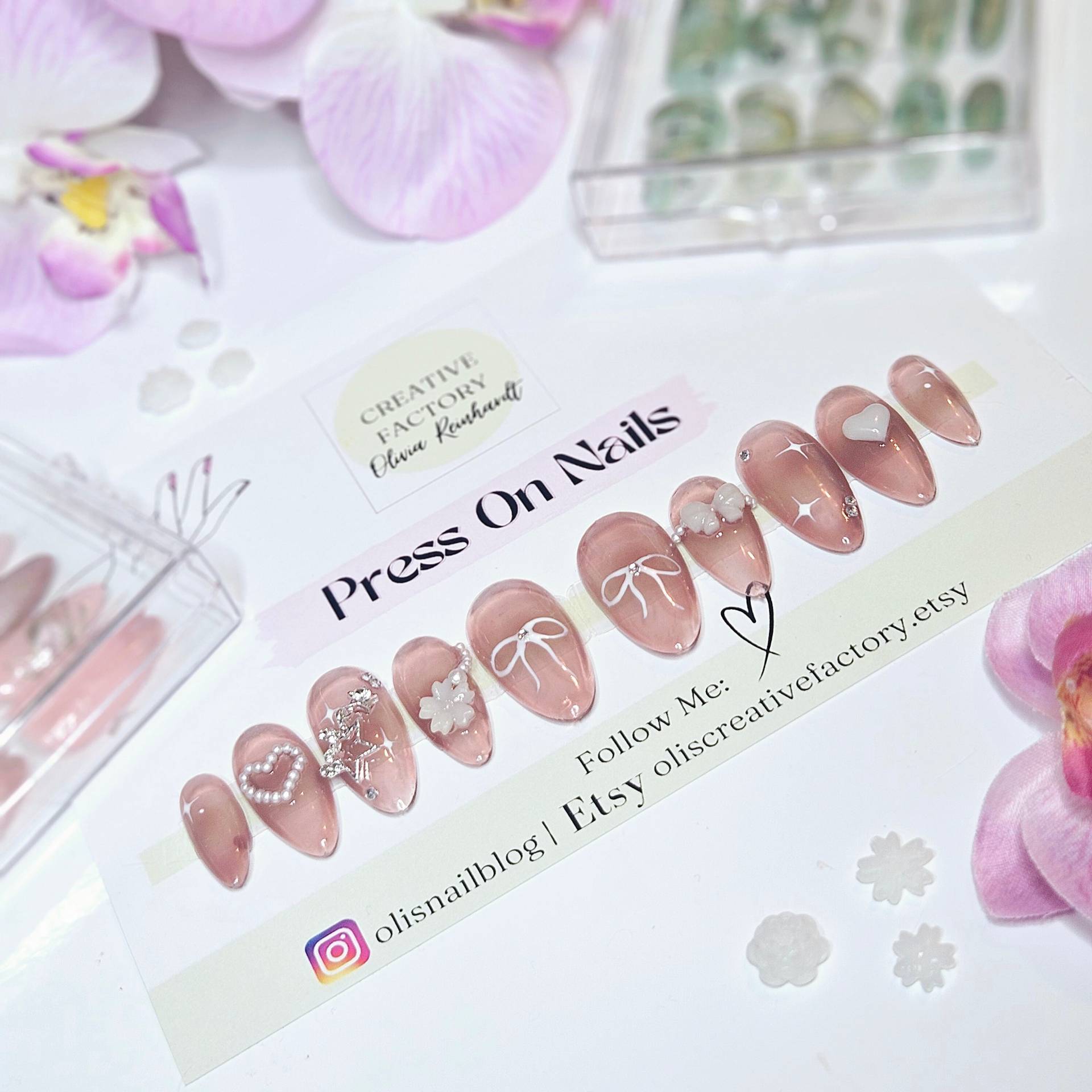 Aurora Spring Girly Press On Nails von OlisCreativeFactory