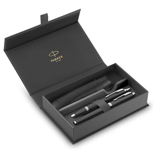 Parker IM Duo Stift-Geschenkset | Füller, Kugelschreiber & Etui | Schwarze Lackierung mit Chromverzierungen | Mittlere Spitze | Blaue Tinte | Perfekte Geschenke zum Schulabschluss Parker IM Duo Stift-Geschenkset | Füller, Kugelschreiber & Etui | Schwarze Lackierung mit Chromverzierungen | Mittlere Spitze | Blaue Tinte | Perfekte Geschenke zum Schulabschluss von PARKER