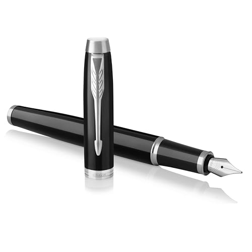 Parker IM Füller | schwarze Lackierung mit Chromzierteilen | Füllfederhalter mit feiner Feder | blaue Tinte | Geschenkbox Parker IM Füller | schwarze Lackierung mit Chromzierteilen | Füllfederhalter mit feiner Feder | blaue Tinte | Geschenkbox von PARKER