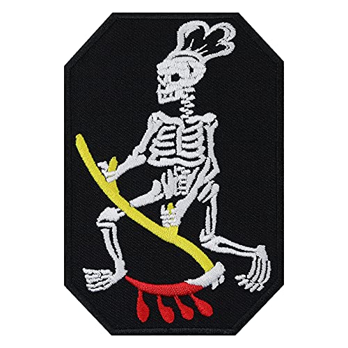 Totenkopf Aufnäher: CRAZY COOK Sensenmann Death Head Patch Totenkopf Sticker mit Stickerei - Rocker Geschenk Hobbykoch Aufbügler DIY Applikation für Kochjacke/Schürze - 110x75mm von PATCH KING