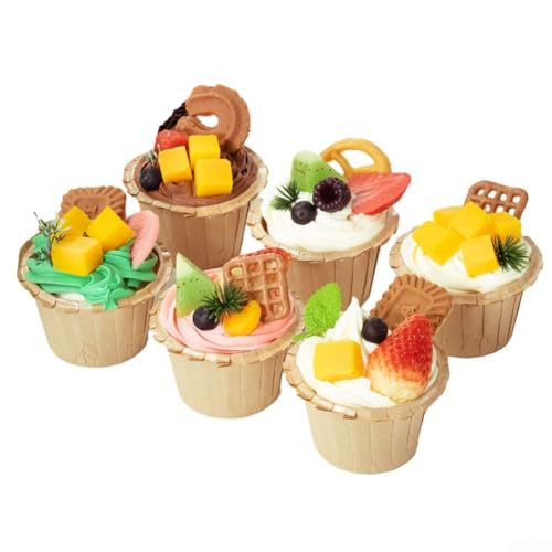 Exquisites Mini-Kuchen-Set aus PU-Material mit realistischem Creme-Topping und Obstscheiben, verbessern die Raumvisualität (D) von PETSTIBLE