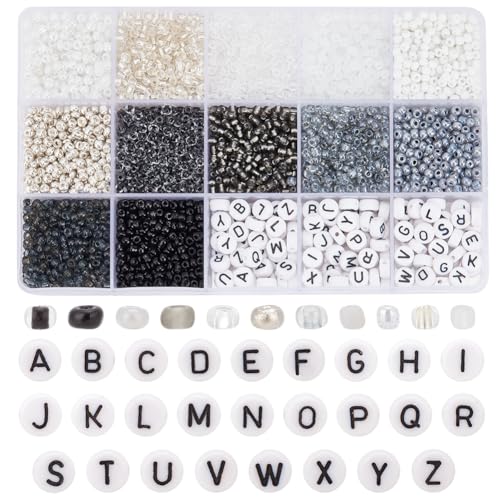 PH PandaHall 3230 Stück Rocailles 3mm Schwarz Weiß Taillenperle Buchstaben Acrylperlen Alphabetperlen 8/0 Freundschaftsperlen Kleine Perle Miniperle Für Die Armbandherstellung Perlenweben von PH PandaHall