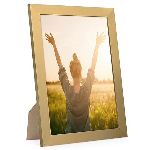 PHOTOLINI Bilderrahmen A4 Holz MDF Gold, moderner breiter DIN A4 Bilderrahmen 21x30 Gold, bruchsicheres Acrylglas, picture frame zum Aufhängen & Aufstellen, Bilder Rahmen 30x21 mit Zubehör von PHOTOLINI