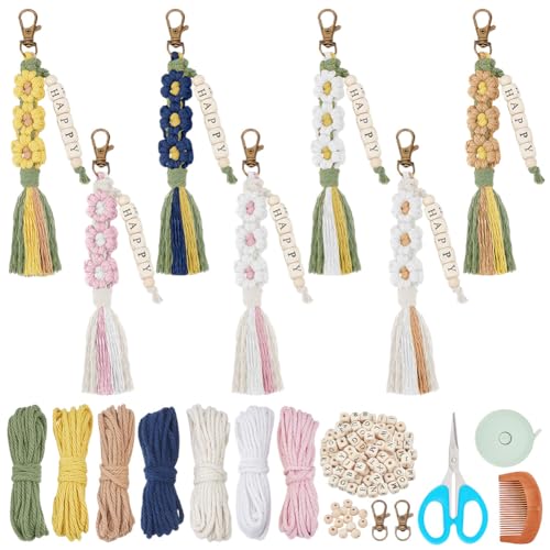 PLIGREAT 7 Sets DIY Makramee Schlüsselanhänger Kit Bunte Blume Schlüsselanhänger Handarbeit Schlüsselanhänger Herstellung Kit für Erwachsene Anfänger DIY Holz Perlen Brief Schlüsselanhänger von PLIGREAT