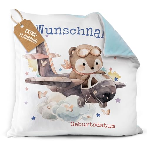 PR Print Royal Flauschiges Kissen für Kinder mit Name und Geburtsdatum selbst gestalten - Dachs im Flugzeug - Dachs Kinderkissen mit Name | 40 x 40 cm, Rückseite Hellblau Flauschig von PR Print Royal