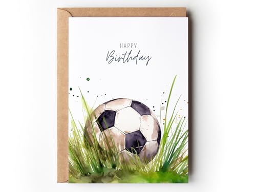 Paperlane by Essi Fußball Geburtstagskarte für Kinder, coole Kicker Glückwunschkarte DIN A6 für Jungen, Grußkarte Happy Birthday für Fußballfans Aquarell Kindergeburtstag (1 Klappkarte mit Umschlag) von Paperlane by Essi