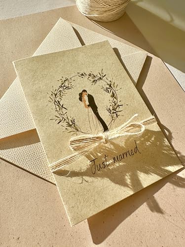 Nachhaltige Graspapier-Hochzeitskarte, A6 Format, Klappkarte mit Blumenkranz-Design, "Just Married" Text, Natur von Papeterre