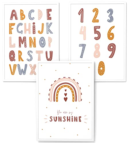 Papierschmiede® Kinderbilder 3er Set Lernposter, A3 gerahmt in Holzrahmen (weiß), Geschenk für Mädchen & Jungen Kinderzimmer, bunte Buchstaben Einschulung rosa beige, Sunshine ABC Numbers von Papierschmiede