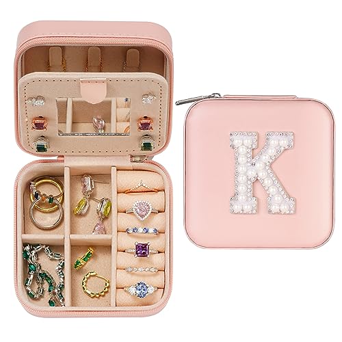 Parima Reise Schmuckkästchen Mädchen - Kleine Schmuckschatulle für Damen | Reiseschmuckaufbewahrung mit initiale K | Schmuckbox Jewelry Box für Ringe,Armbänder,Ohrringe | Geschenke für Frauen von Parima