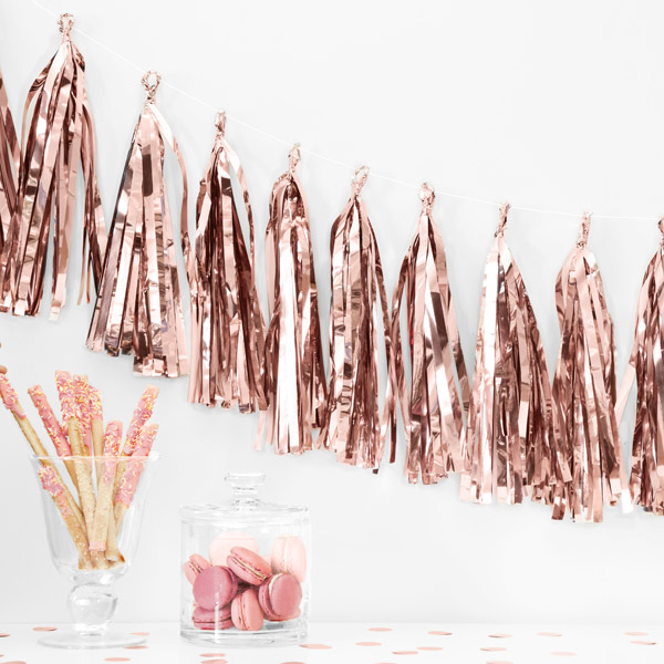 Tassel-Girlande in rosegold, 12 Quasten + Baumwollschnur von Partydeco